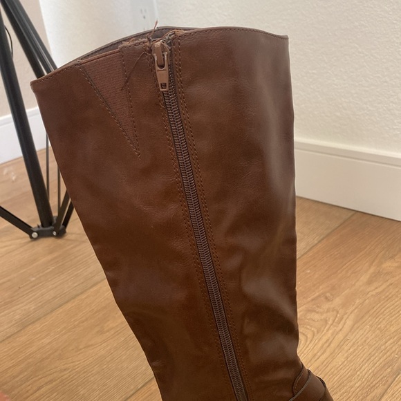 Brown boots - Picture 6 of 13